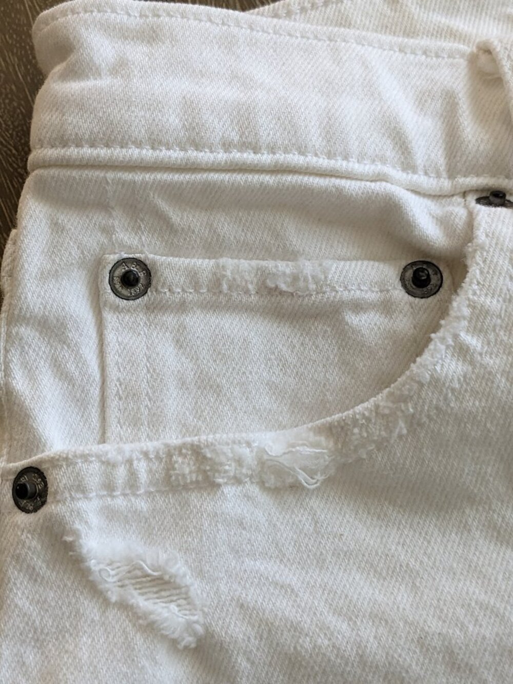 Abercrombie & Fitch The 4" Short High Rise White Jean Cut Off Shorts, Size 4, 27 - Picture 3 of 8